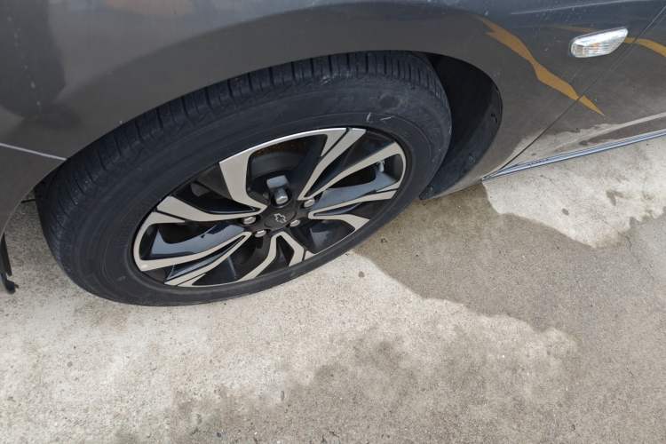 Used Chevrolet Monza 2022 Light Hybrid RS 330T Automatic Comfort Edition Left Front Wheel Hub