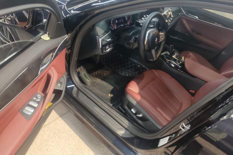 Used BMW 5 Series 2022 Second Facelift 525Li M Sport Package Driver Seat