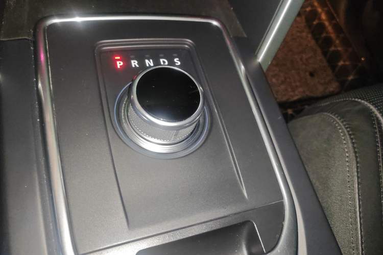 Used Land Rover Discovery Sport 2015 2.0T HSE LUXURY Gear Lever