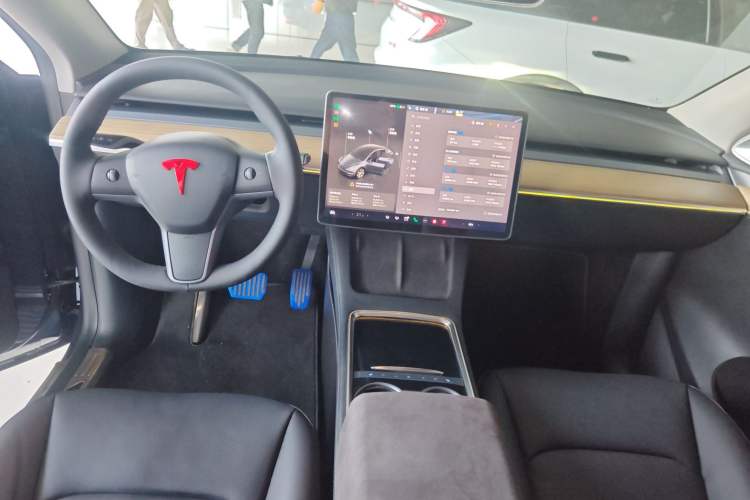 Used Tesla Model Y 2022 Revised Version Long-Range All-Wheel Drive Center Console