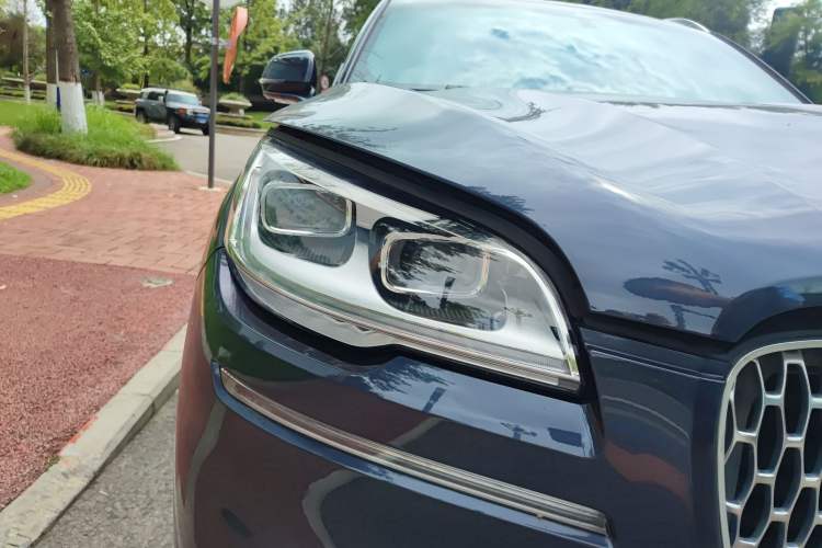 Used Lincoln Aviator 2020 3.0T V6 All-Wheel Drive Executive Version Right Front Headlight