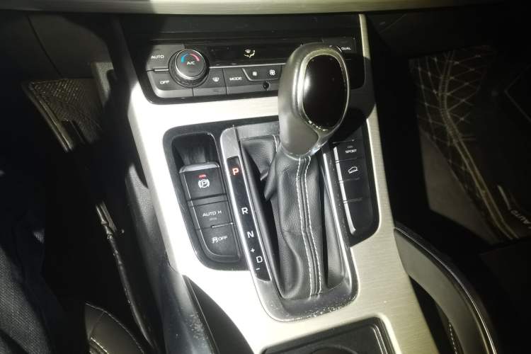 Used Geely Auto Emgrand X7 Sport 2018 1.8TD Automatic Two-Wheel Drive Zhiya Model