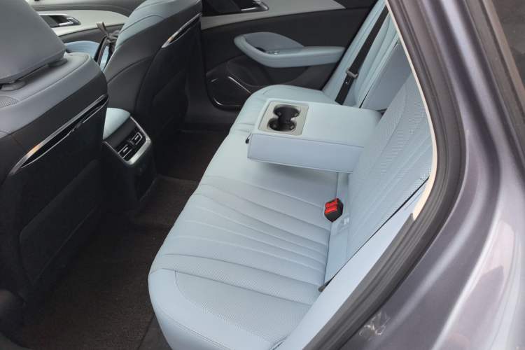 Used Hongqi H5 PHEV 2025 170 Super Hybrid Version Left Rear Seat