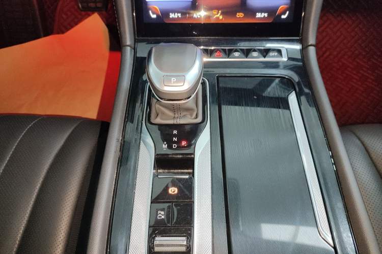 Used Hongqi H5 2023 2.0T Automatic Smart Connect Flagship Edition Gear Lever