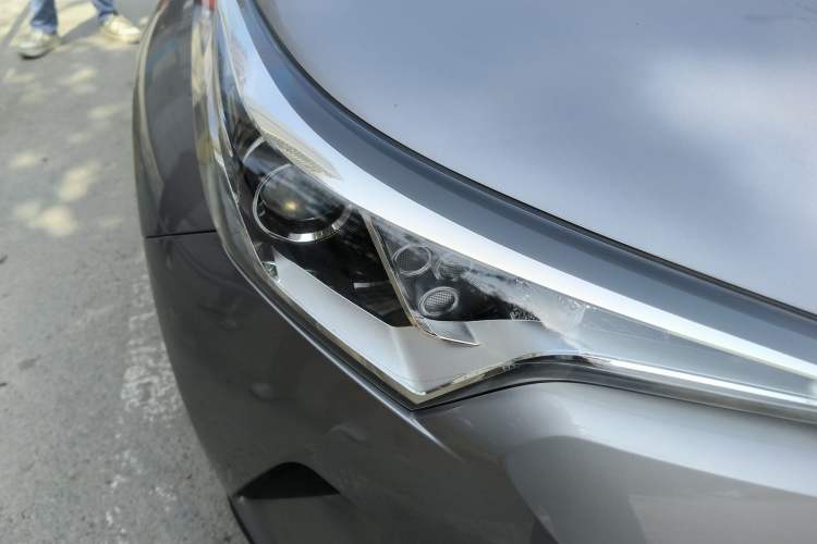 Used Toyota IZOA 2018 2.0L Yichi Edition China V Standard