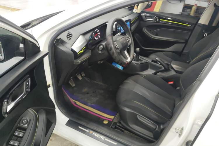 Used Roewe i5 2021 1.5L Manual Platinum Edition
