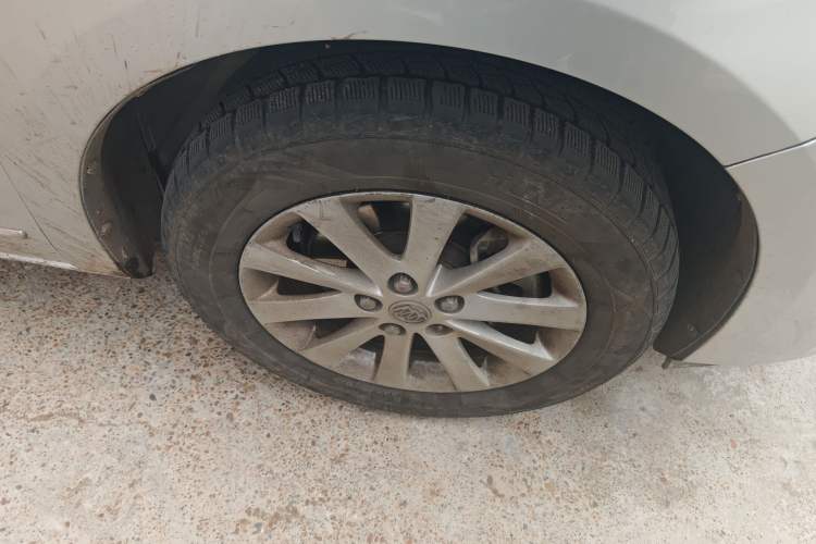 Used Buick GL8 2011 2.4L LT Luxury Business Executive Edition Right Front Wheel Hub