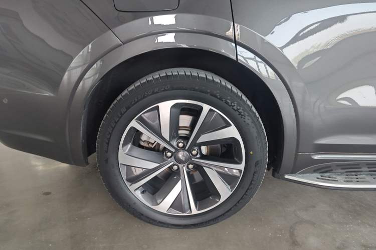 Used Li Auto ONE 2021 Extended-Range 6-Seater Version Right Rear Wheel Hub