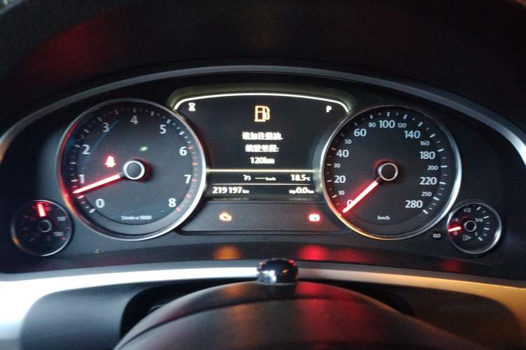 Used Volkswagen Touareg 2011 3.0 TSI Standard Version Instrument Cluster