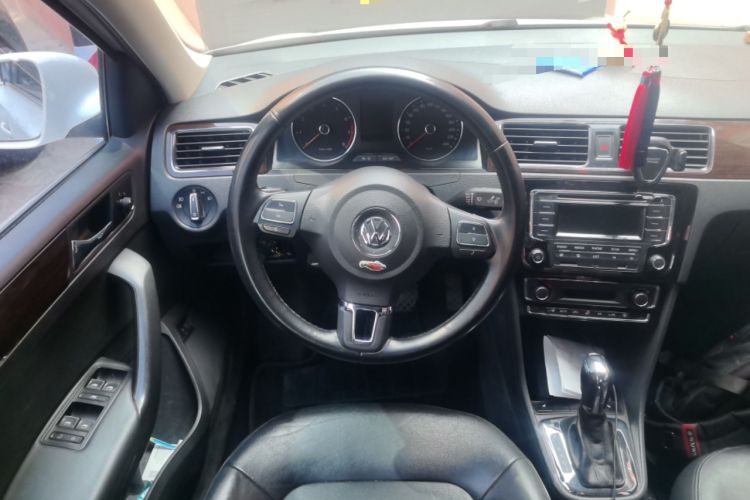 Used Volkswagen Santana 2015 1.6L Automatic Luxury Edition Steering Wheel