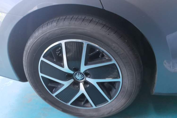 Used BYD Qin L 2025 DM-i Smart Drive 120KM Leading Model