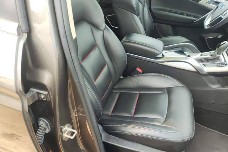 Used Geely Auto Emgrand X7 Sport 2018 1.8TD Automatic Two-Wheel Drive Smart Connect 4G Internet Edition
