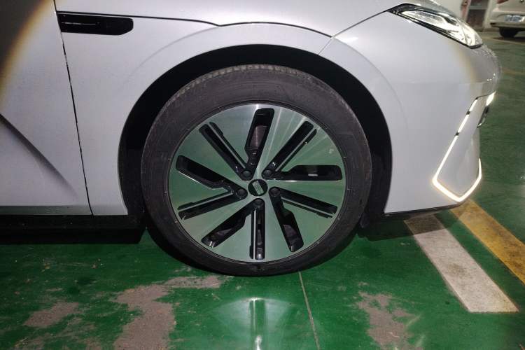 Used Geely Galaxy E8 2024 665 km Range Rear-Drive Starship Long-Range Version