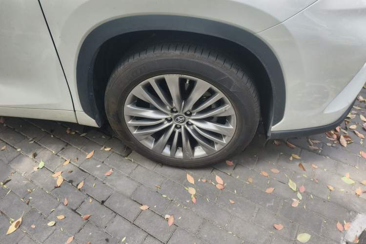 Used Toyota Highlander 2022 Dual-Engine 2.5L Four-Wheel Drive Supreme Edition 7-Seater Right Front Wheel Hub