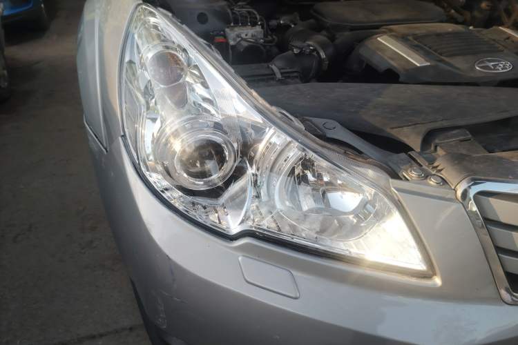 Used Subaru Outback 2011 2.5i Luxury Edition Right Front Headlight