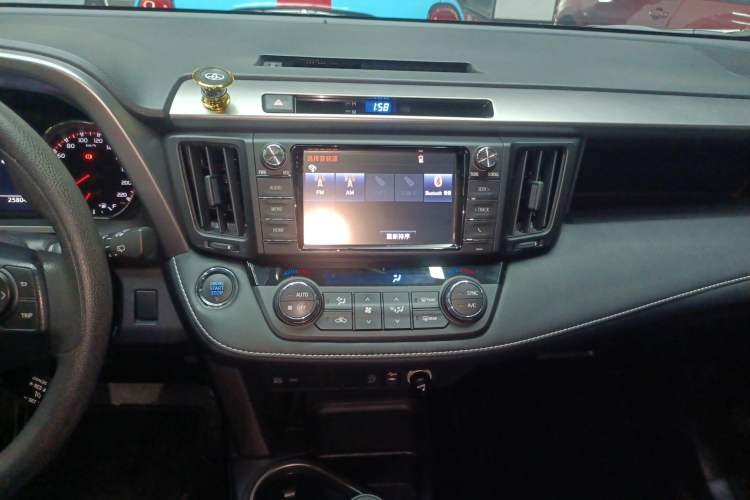 Used Toyota RAV4 2019 2.0L CVT Two-Wheel Drive Fashion X Limited Edition China V Standard
