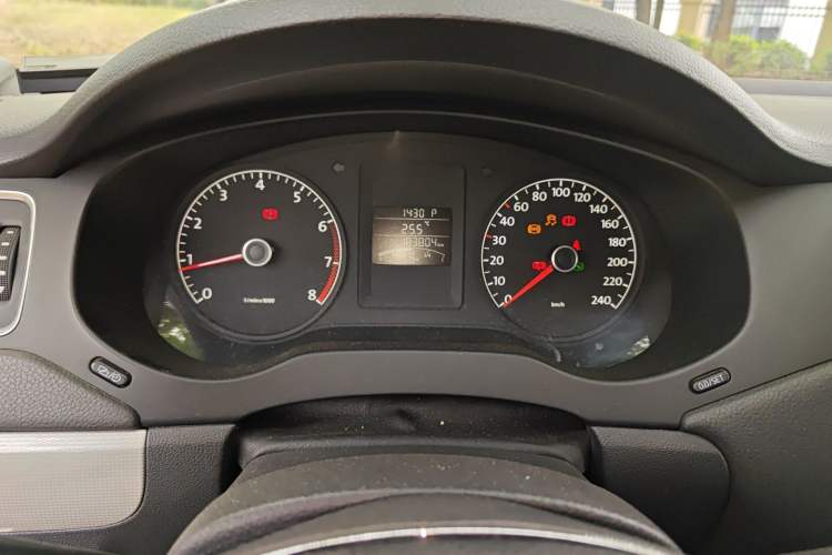 Used Volkswagen Sagitar 2012 1.6L Automatic Comfort Edition Instrument Cluster