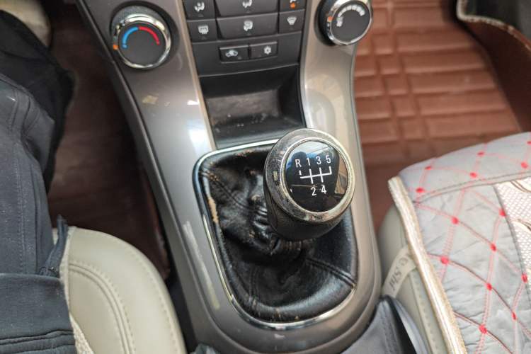 Used Chevrolet Cruze 2015 1.5L Classic SE MT Gear Lever