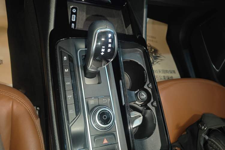 Used Maserati Levante 2016 3.0T Standard Edition Gear Lever