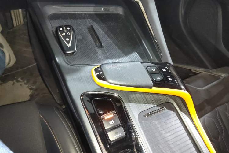 Used CHANGAN UNI-T 2021 1.5T Sport Edition Flagship Version Gear Lever