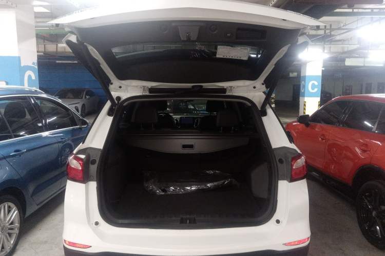 Used Chevrolet Equinox 2019 535T Automatic YuJie Edition China VI Trunk
