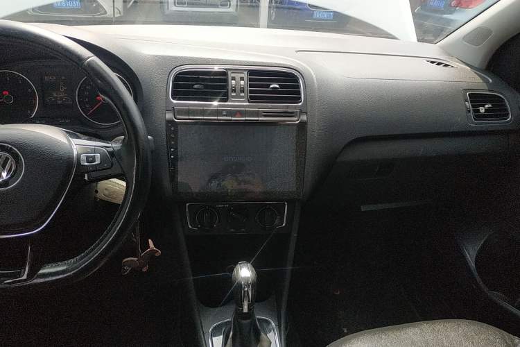 Used Volkswagen Polo 2016 1.6L Automatic Comfort Model Audio And AC Panel