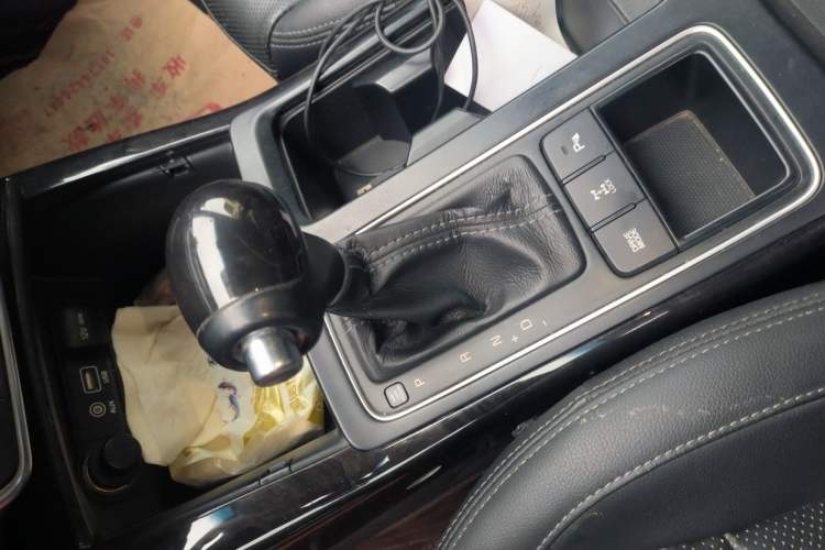 Used Kia Sorento 2015 Sorento L 2.4L Gasoline 4WD Elite Edition 7 Seats China IV Standard
