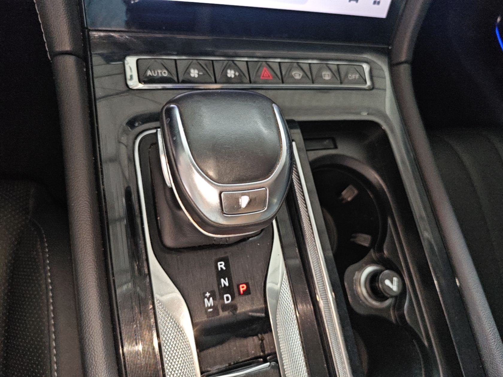 Hongqi H5 2024 1.5T DCT Smart Connect Flagship Edition - Chinese Trim Yun — снимка 16