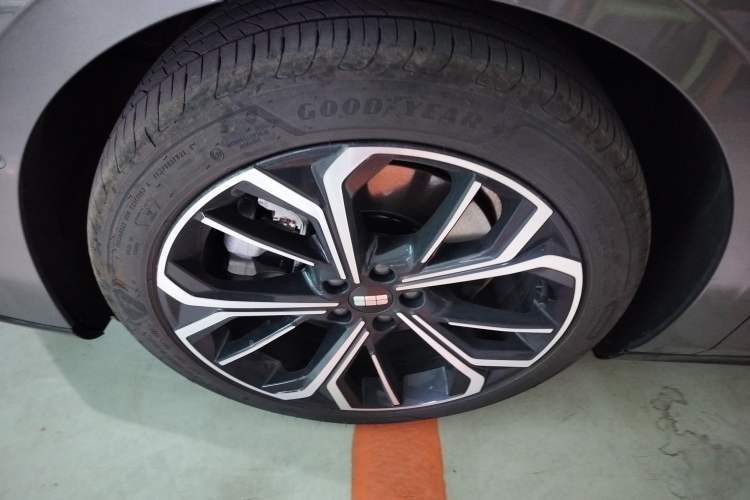 Used Geely Galaxy E8 2025 700 km Long-Range Intelligent Driving Version