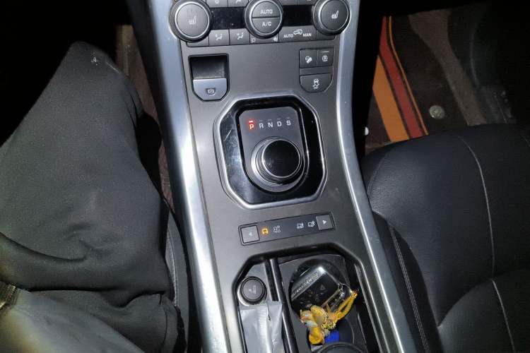 Used Land Rover Range Rover Evoque 2018 240 PS SE Smart Brilliance Edition
