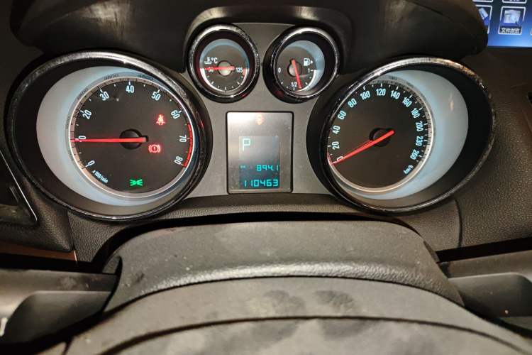 Used Buick Encore 2013 1.4T Automatic Two-Wheel Drive Elite Model Odometer Close Up