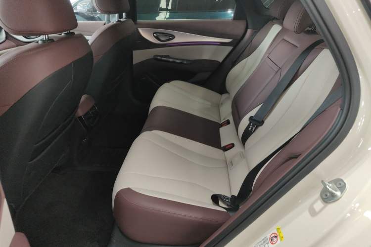 Used BYD Seal 07 DM-i 2025 Intelligent Driving Version DM-i 1.5L 125 km Prestige Edition Left Rear Seat