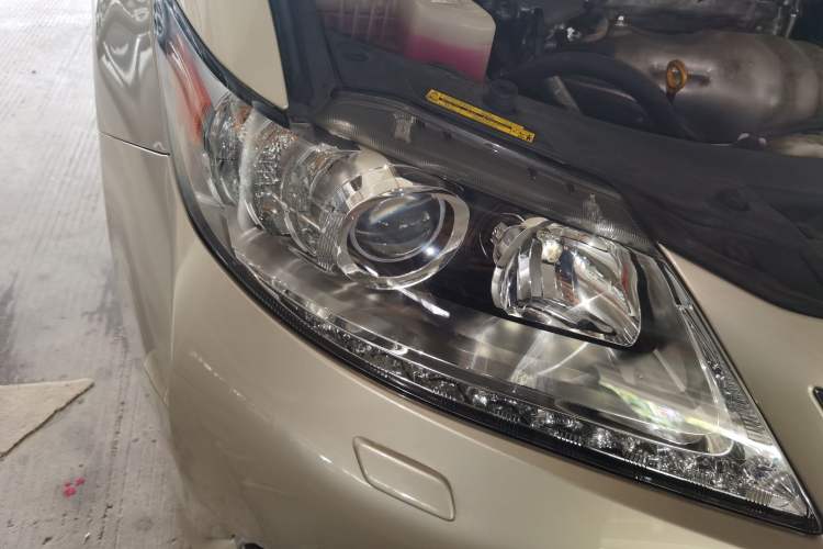 Used Lexus ES 2013 300h Elite Edition
