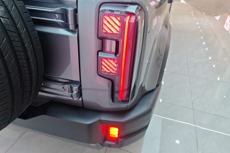 Used BAIC Off-Road BJ40 2024 2.0T All-New Urban Hunter Edition Chivalrous Style
