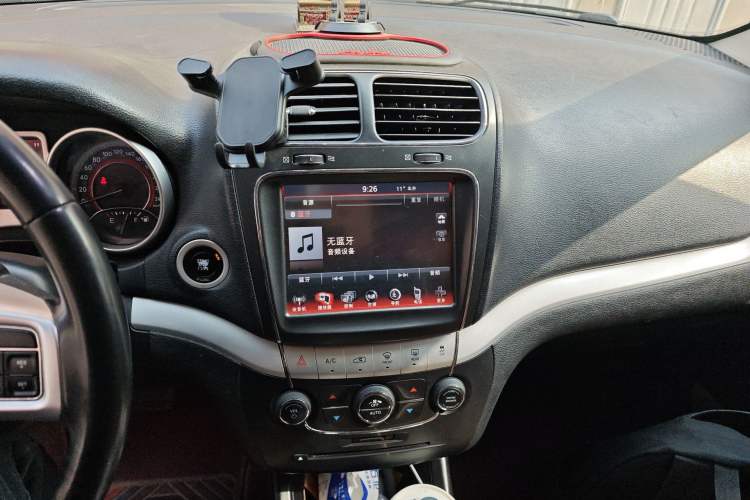 Used Dodge Journey 2013 2.4L Two-Wheel Drive Luxury Version