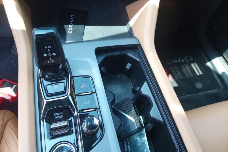 Used Lynk & Co 09 2021 2.0T Halo Six-Seater