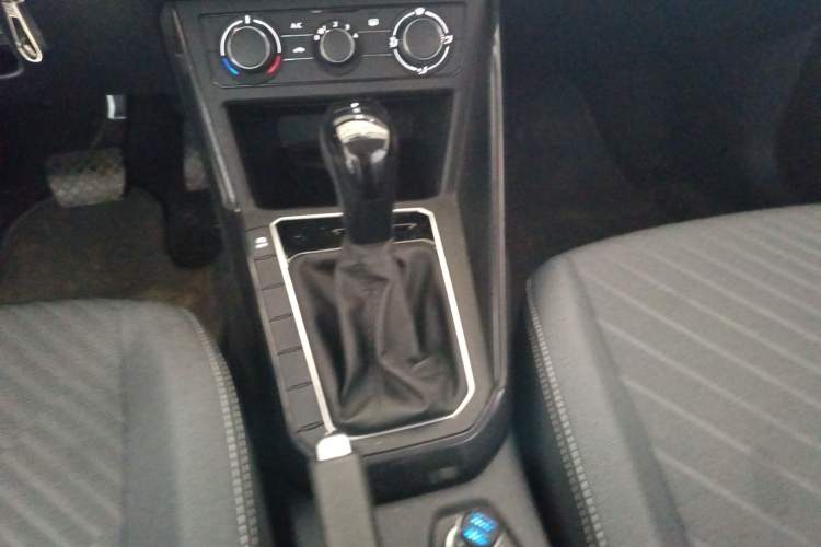 Used Volkswagen Lavida 2023 New Sharp 1.5L Automatic Excellent New Edition Gear Lever