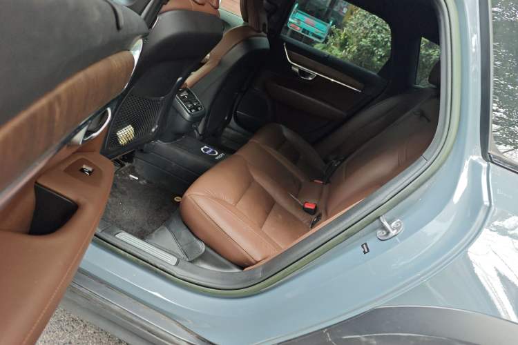 Used Volvo V90 2023 Cross Country B5 AWD Smart Range Edition
