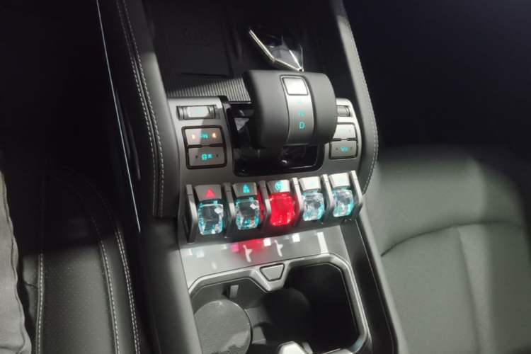 Used Formula Leopard Titanium 3 2025 501KM All-Wheel Drive Intelligent Driving Ultra Version
