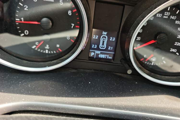 Used Haval H6 2015 Sport Edition 1.5T Automatic Two-Wheel Drive Luxury Model Odometer Close Up