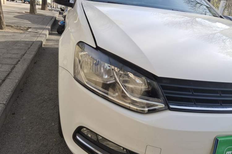 Used Volkswagen Polo 2014 1.4L Automatic Comfort Edition Right Front Headlight