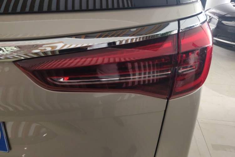 Used Buick GL8 2022 ES Land Cruiser 653T Luxury Model Exterior 3