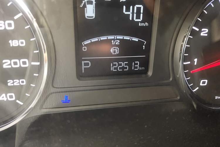 Used Roewe RX5 2016 20T Two-Wheel Drive Automatic Internet Smart Edition Odometer Close Up