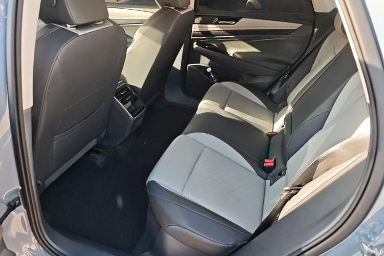 Used Volkswagen ID.7 VIZZION 2024 AIR model Left Rear Seat