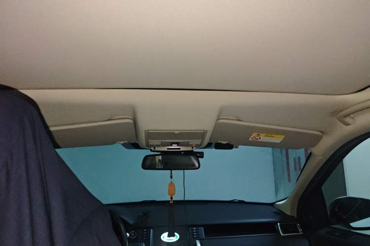 Used Land Rover Discovery Sport 2019 240 PS SE Version China VI Standard Headliner