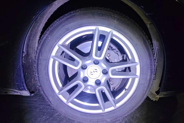 Used Porsche Panamera 2019 Panamera 2.9T Right Front Wheel Hub