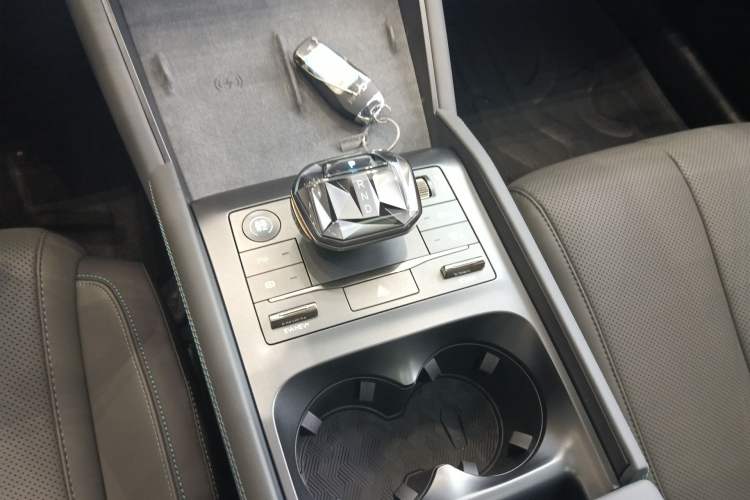 Used BYD Qin L 2025 DM-i Smart Drive 120KM Superior Model