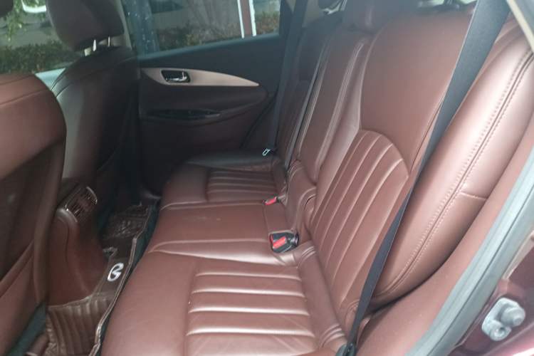 Used Infiniti QX50 2013 2.5L Two-Wheel-Drive Elegant Edition