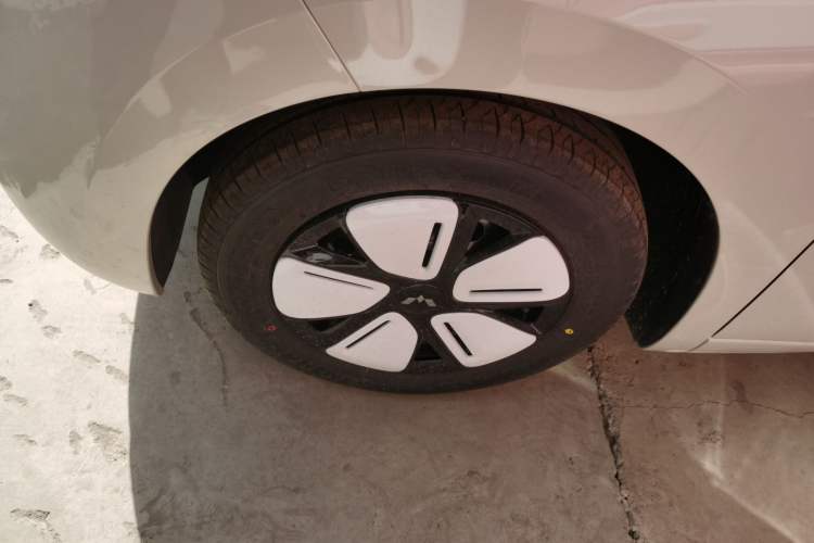 Used Wuling Hongguang MINIEV 2025 Four-Door Version Advanced Edition Left Front Wheel Hub