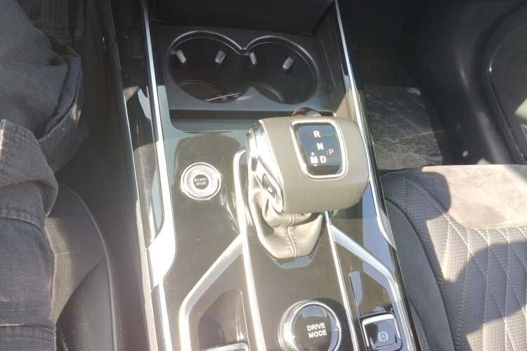 Used Hongqi HS5 2022 Revised Version 2.0T Smart Connect Flagship Edition Gear Lever